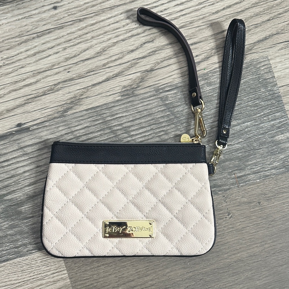 Betsey Johnson Houdini‎ Cream and Black Quilted Wristlet